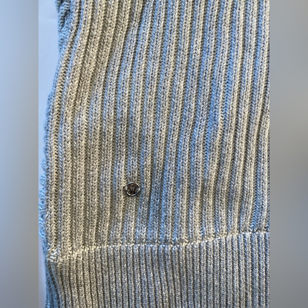Lululemon Embrace Hoodie * Knit  Large (10/12) EUC - Picture 6 of 6